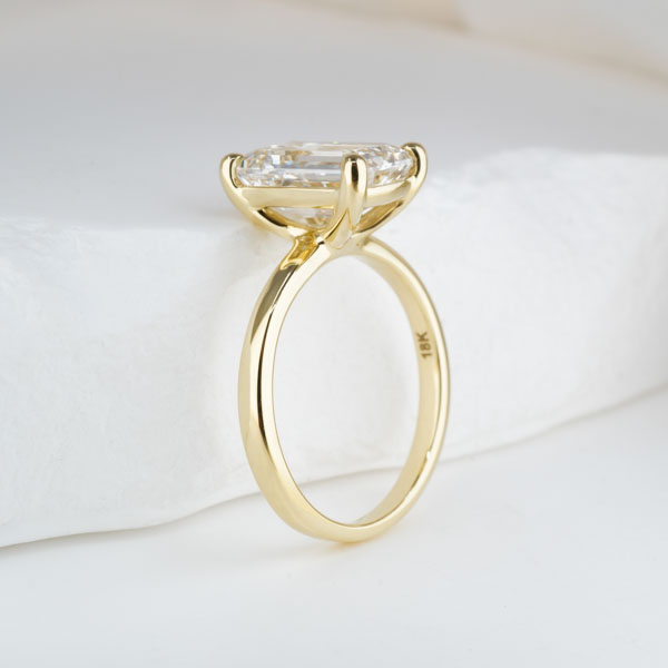 Do Amore classic anna engagement ring with emerald diamond