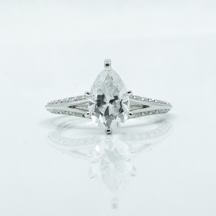 9x6mm pear deals moissanite
