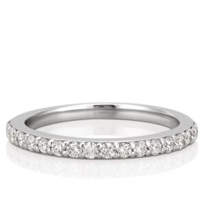 shared-prong-wedding-band-with-round-diamonds