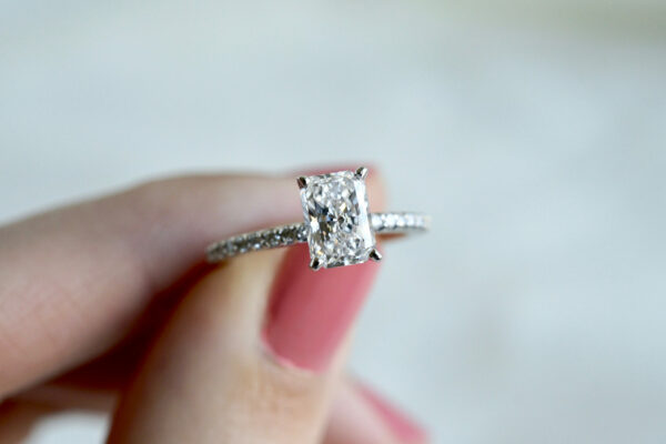 Diana-7.3x5mm-Radiant-Diamond-WG-scaled