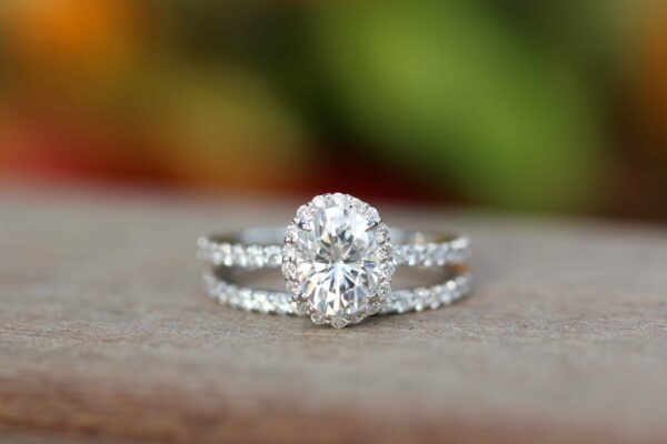 OvalHaloEngagementRing