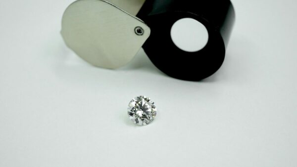 cropped-Loose-Diamond-and-Loupe