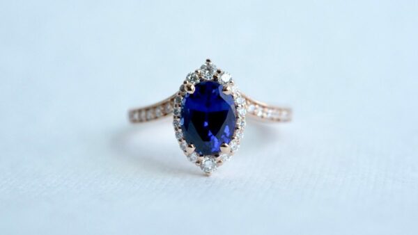 cropped-sapphire-gemstone-engagement-ring