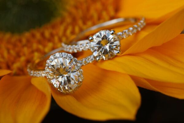 moissanite-vs-natural-diamonds