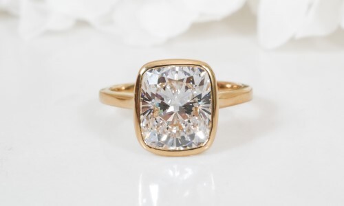 Cushion Cut Diamond in Yellow Gold