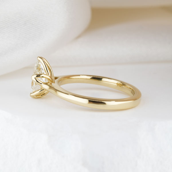 Do Amore engagement ring yellow gold gabrielle