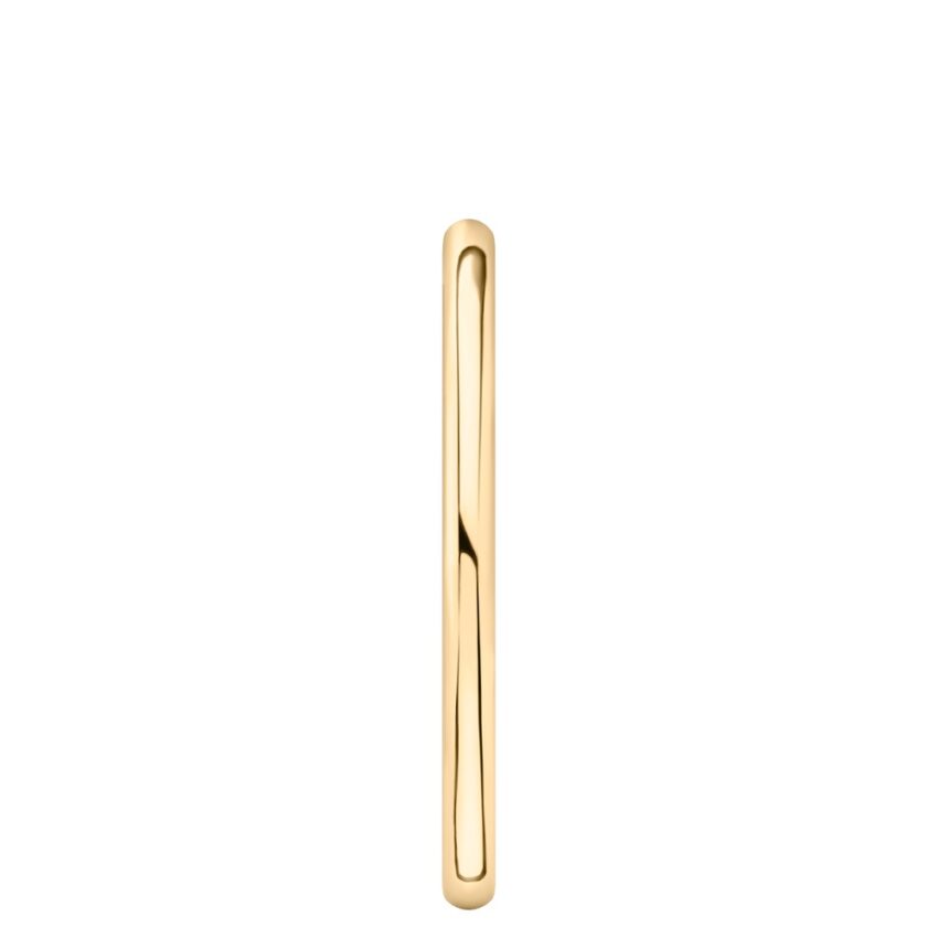 Side view of simple wedding band in yellow gold