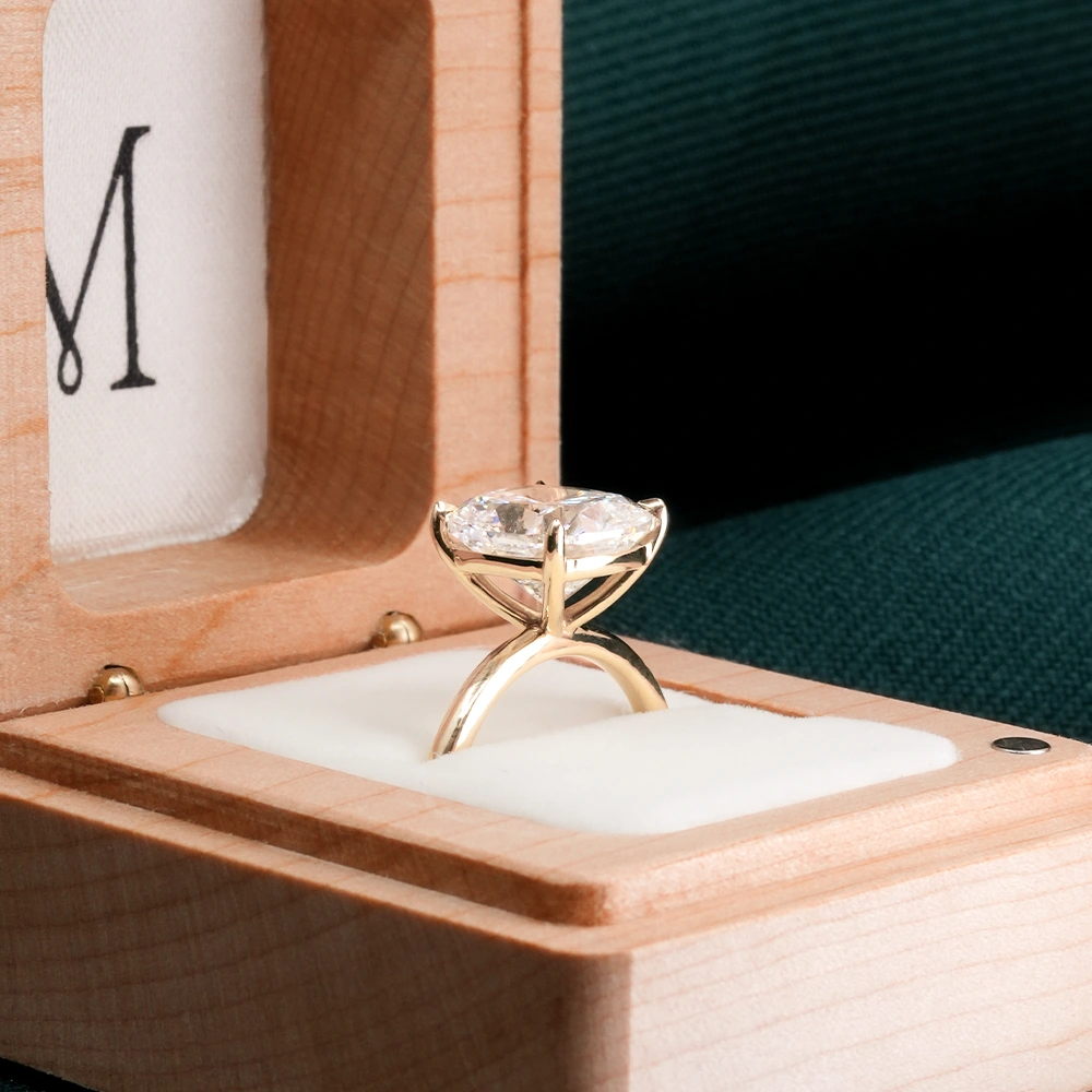 engagement-ring-sustainable-packaging-closeup-doamore