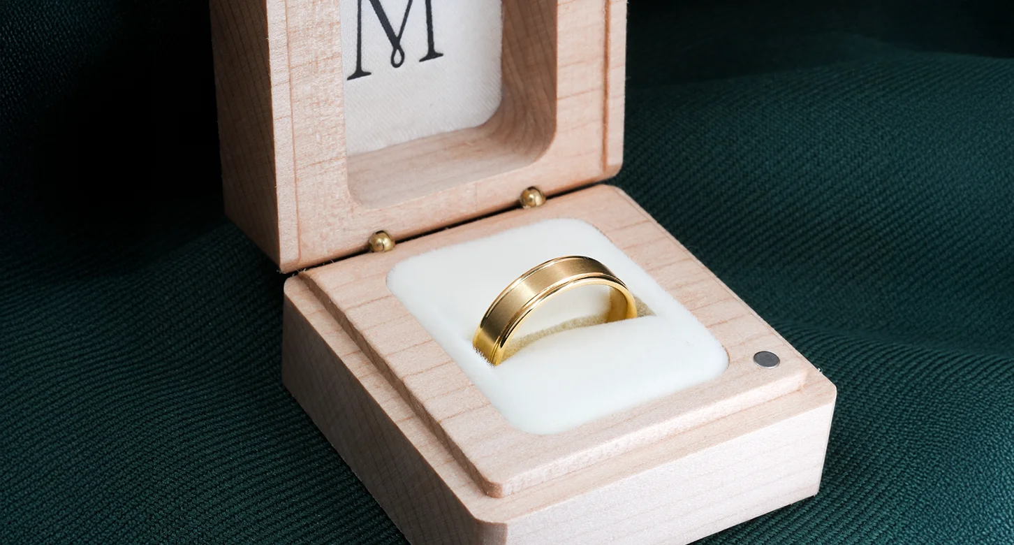 mens-wedding-band-sustainable-packaging-doamore2
