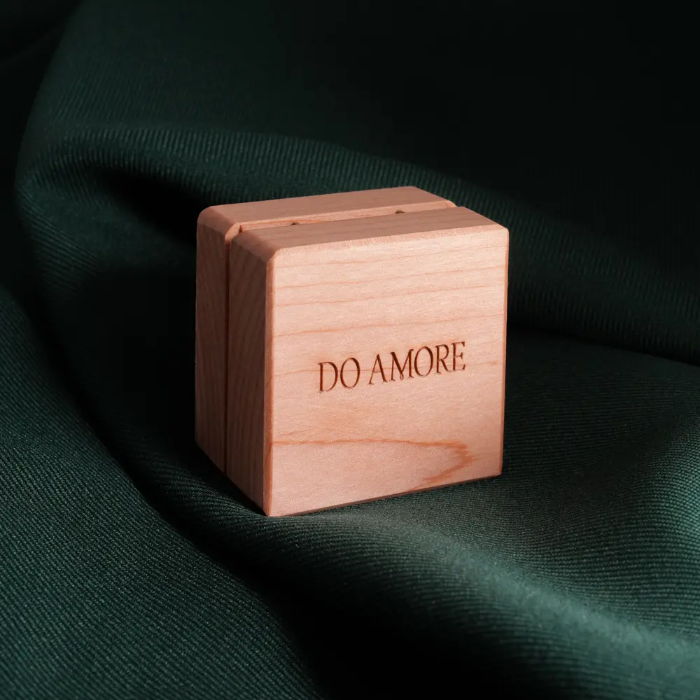 A-sustainable-packaging-doamore-box-closed
