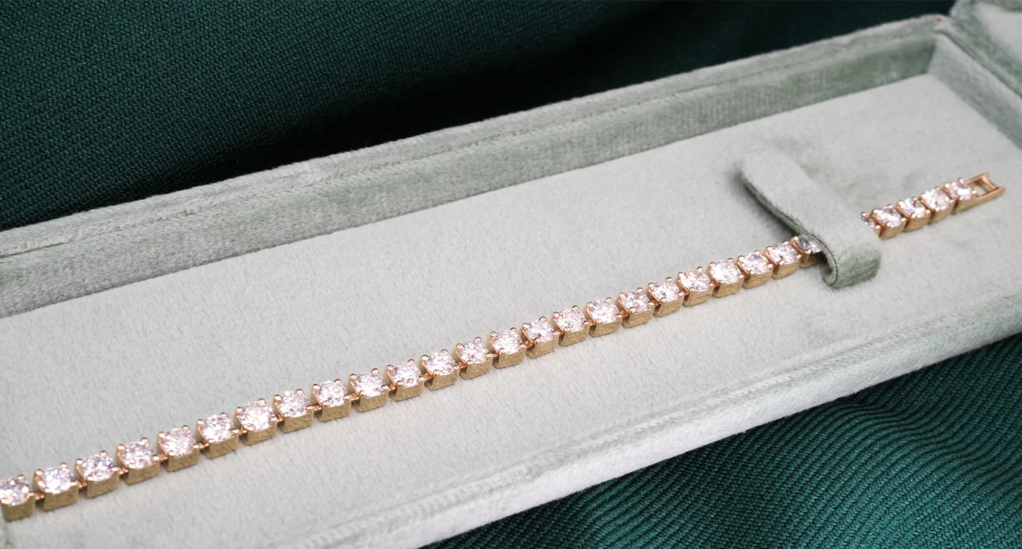 Everyday-Tennis-bracelet-vegan-velvet-closeup-doamore